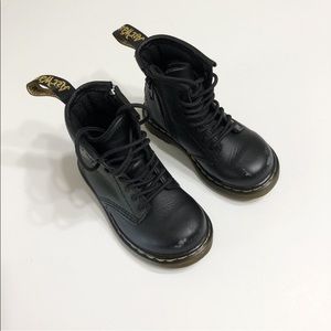 Cuando compras dos prendas, obtén una gratis.  entra en mi armario